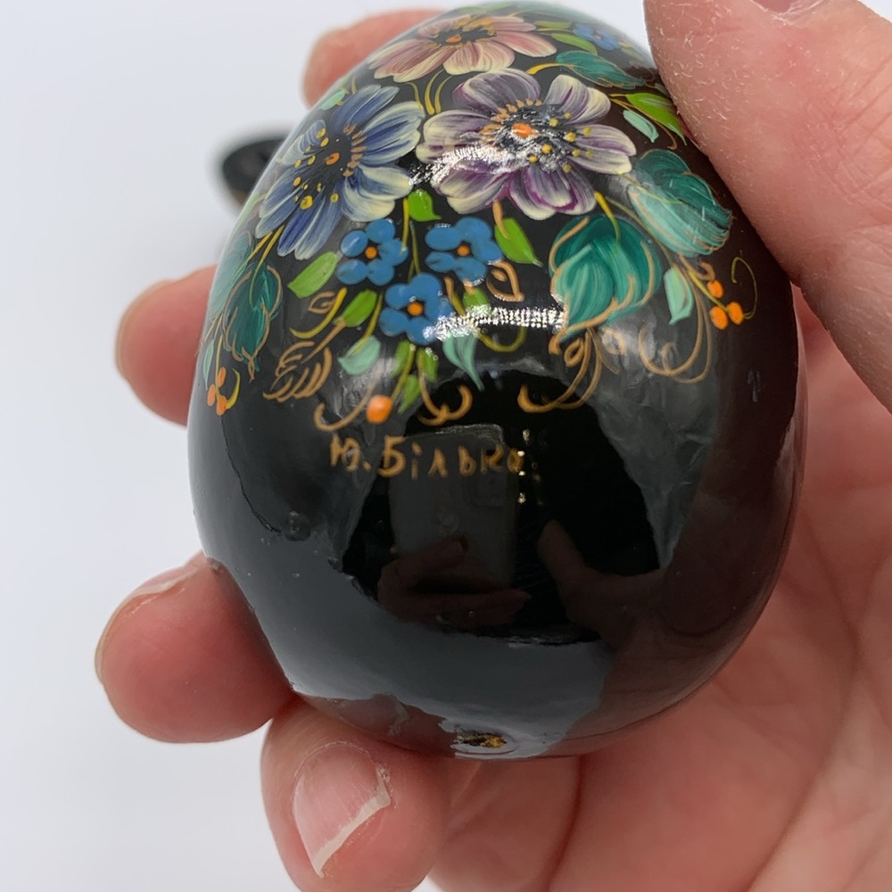 Hand Painted Vtg Ukrainian Signed Wooden Easter Egg Black Florals Stand - Picture 4 of 7